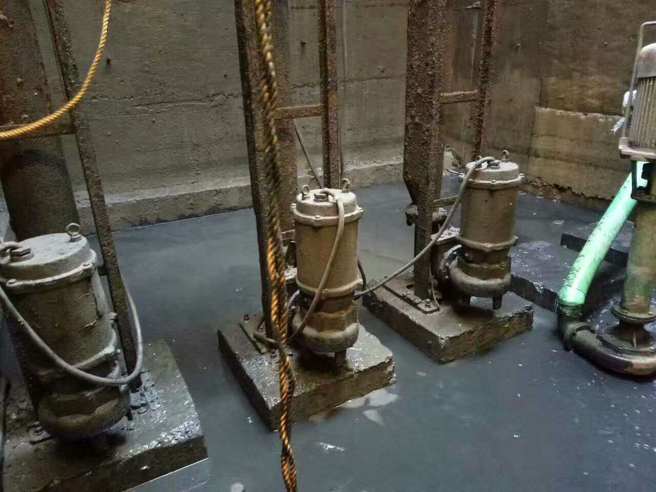 清河门污水池清理